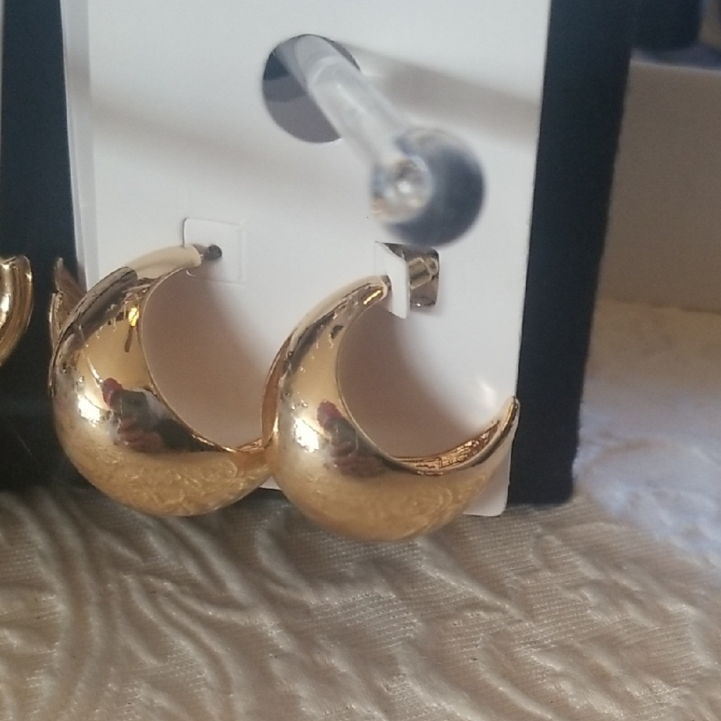 Gap Shiny Gold Crescent Earrings